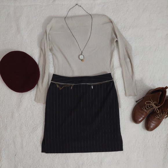 Pencil pinstripe skirt with pockets and chain details *repaired damage* - Picture 1 of 8